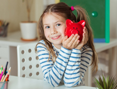 5 Tipps: Kindern den richtigen Umgang mit Geld beibringen, Sparen und Budgetieren fördern. 
