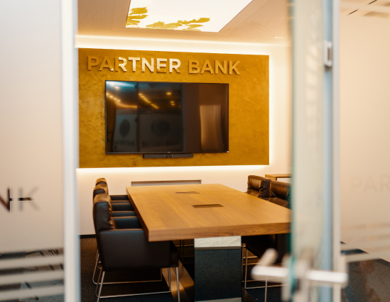 Wie Partner Bank Themen rund um Aktieninvestitionen unterstützt
